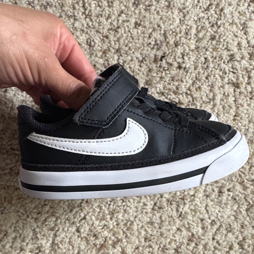 Toddlers Nike shoes 7c